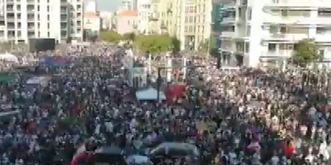 Beyrut'taki patlamanın ardından protestolar sürüyor... Bakan istifa etti
