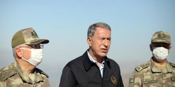 Bakan Akar ve komutanlar Irak sınırında