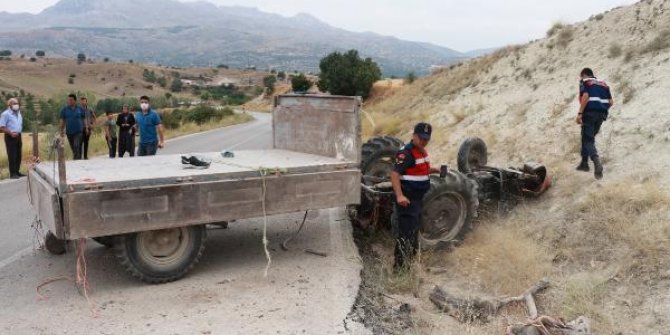 Traktör şarampole devrildi; aynı aileden 2'si ağır 4 yaralı