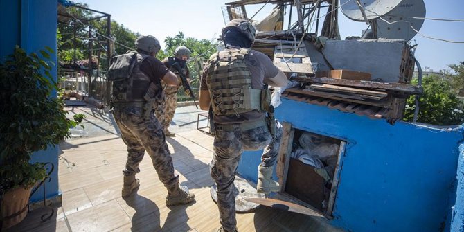 Yurt genelinde son bir haftada uyuşturucu operasyonlarında 2 bin 353 şüpheli yakalandı