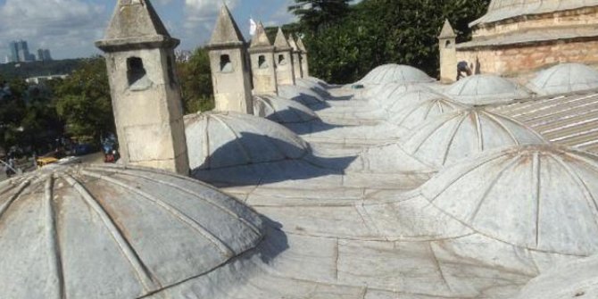 Tarihi yapıya monte edilen ve tepki toplayan o klimalar kaldırıldı