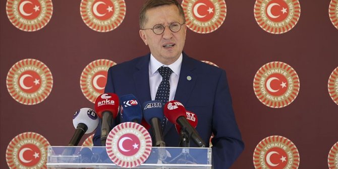 İYİ Parti Grup Başkanvekili Türkkan okulların açılışının ertelenmesini istedi