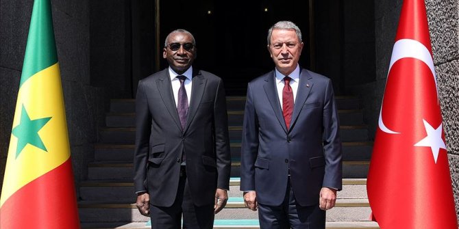 Akar, Senegal Silahlı Kuvvetler Bakanı ile görüştü