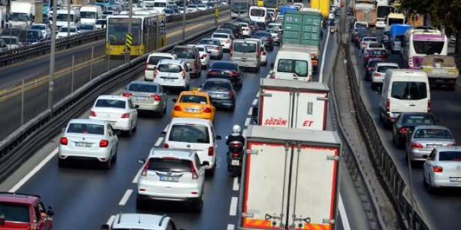 Avcılar D-100'de koronavirüs öncesi yoğun trafiğe dönüldü