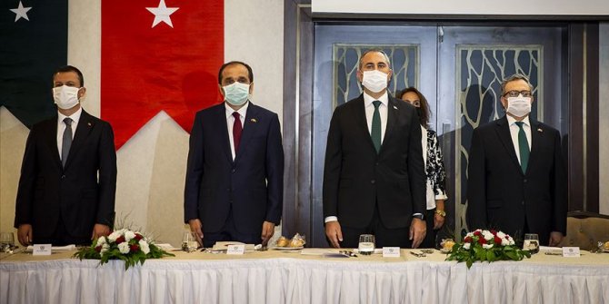 Üç Türk'e 'Pakistan Devlet Nişanı' verildi