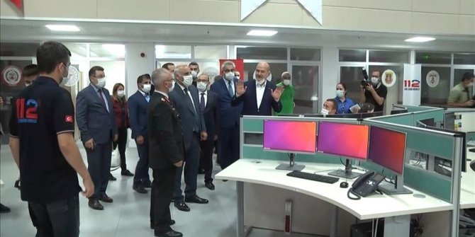İçişleri Bakanı Soylu, Trabzon 112 Acil Çağrı Merkezi'nde incelemelerde bulundu