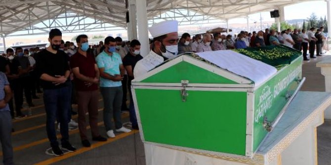 17 yaşındaki Duygu, gözyaşlarıyla toprağa verildi
