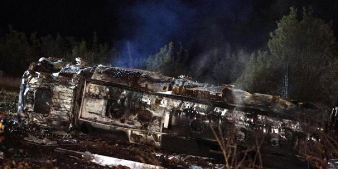 Şarampole devrilen tanker alev topuna döndü