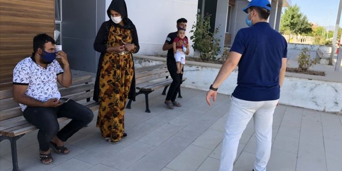 Kaymakam, tebdili kıyafetle Kovid-19 denetimi yaptı