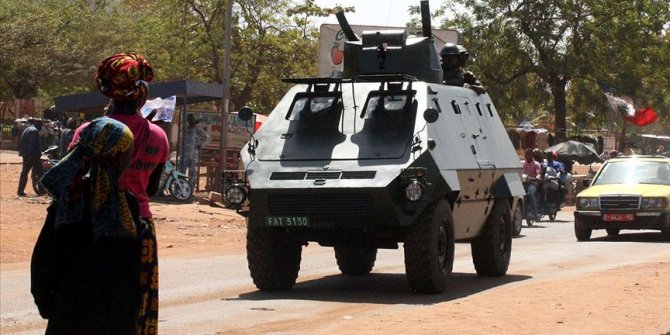 Mali'de askeri araçlar başkent Bamako'ya ilerliyor