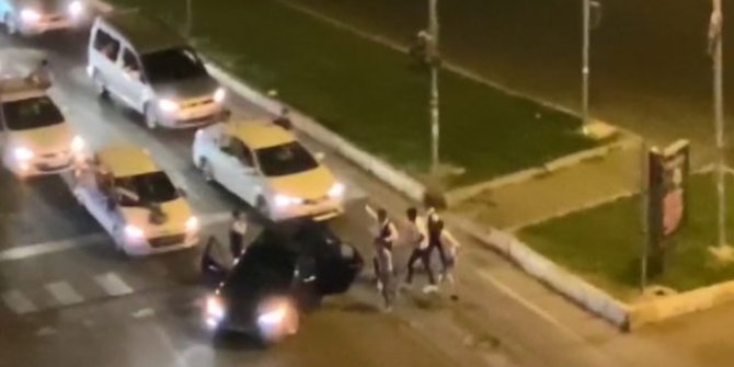 Diyarbakır'da yasağa rağmen düğün konvoyu oluşturup, kırmızı ışıkta halay çektiler  