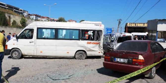 Lastiği patlayan yolcu minibüsü devrildi: 1 ölü, 8 yaralı