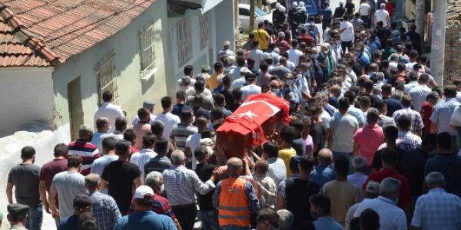 Otomobilin çarptığı Özel Harekat polisi toprağa verildi