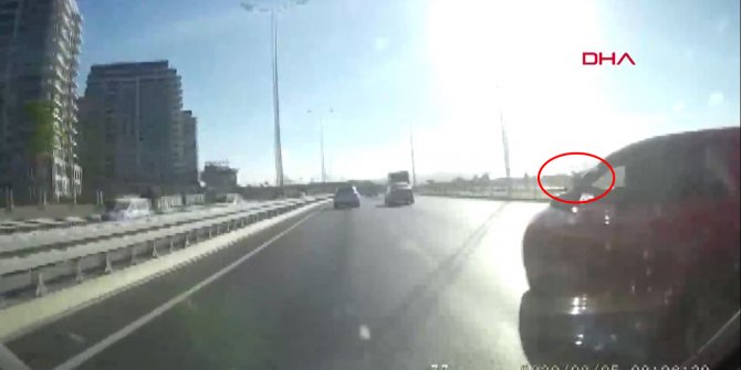 Trafikte tartıştığı motosikletliye silah gösterdi