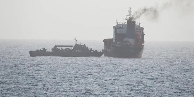 İran Birleşik Arap Emirlikleri’ne ait bir gemiye el koydu