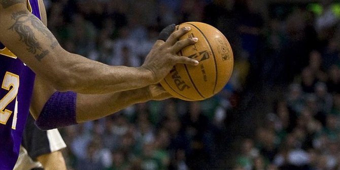 NBA play-off'larında Lakers ve Bucks ilk galibiyetlerini aldı