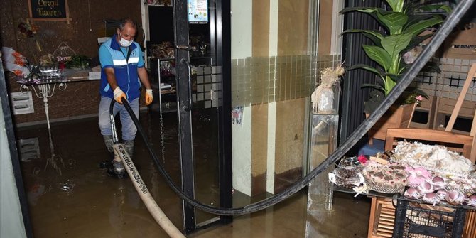 Trabzon'da sağanak hayatı olumsuz etkiledi