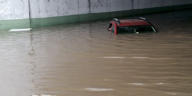 Samsun'da şiddetli yağış su baskınlarına yol açtı