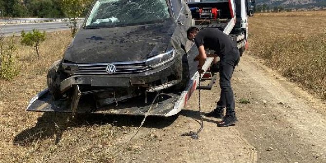 Lastiği patlayan otomobil takla attı: 4 koruma polisi yaralandı