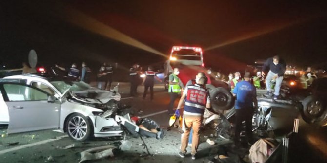 Bursa'da 3 otomobil çarpıştı: 4 ölü, 6 yaralı