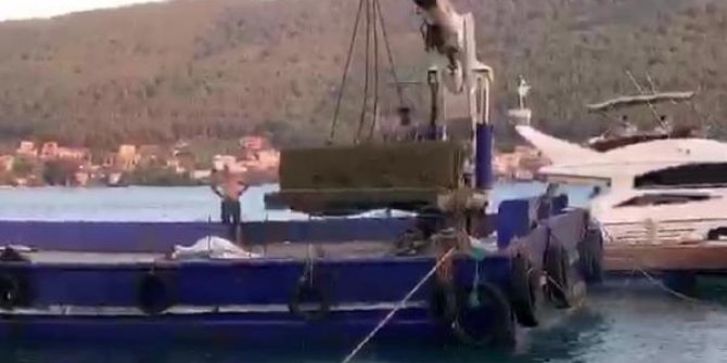 Bodrum'da deniz dibindeki kaçak bloklar vinçle kaldırıldı