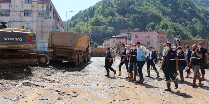 Giresun'daki sel sonrası riskli binaların yıkımı sürüyor