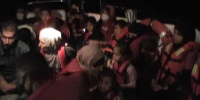 İzmir'de Türk karasularına geri itilen 22 sığınmacı kurtarıldı