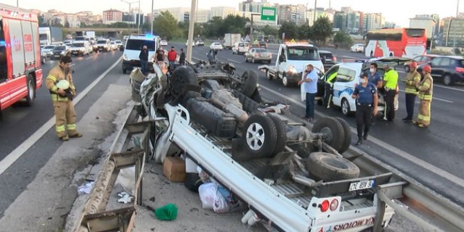 TEM'de kamyonet takla attı: 1'i ağır 3 yaralı