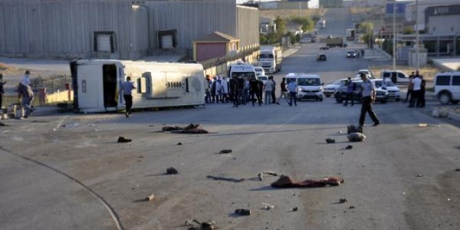 İşçi servisi TIR'la çarpıştı: 11 yaralı