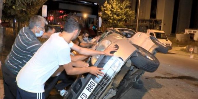 Ataşehir'de otomobil, hafif ticari araca çarpıp takla attı: 2 yaralı