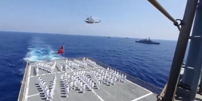 Deniz Harp Okulu öğrencileri KKTC'yi selamladı