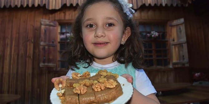 Asırlık lezzet 'padişah tatlısı'na yerli ve yabancı turist ilgisi