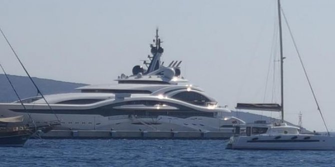 Katar emirinin süper lüks yatı 'Al Lusail' Bodrum'a demirledi