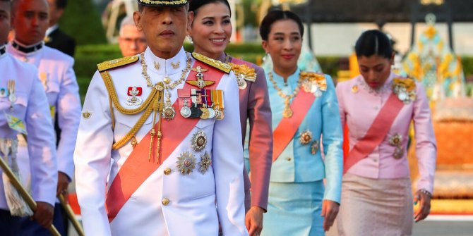 Dünyanın tartışmalı lideri Tayland Kralı Maha, hapiste bulunan sevgilisini affetti