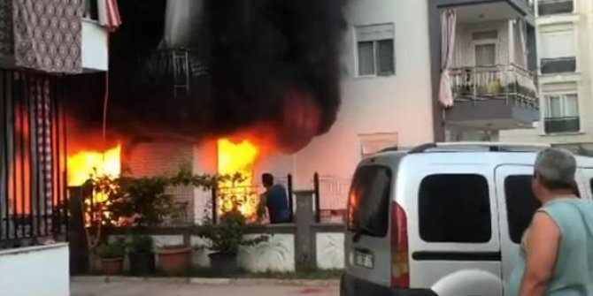Zemin katta çıkan yangın tüm binayı sardı