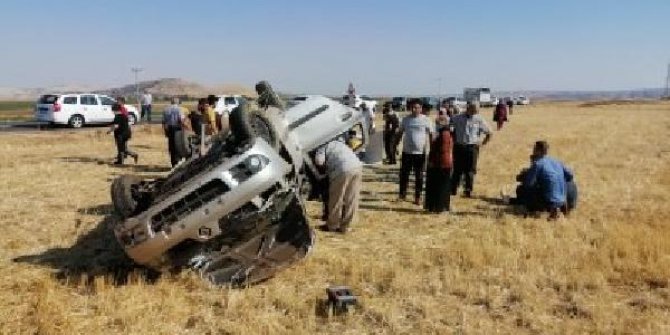 Lastiği patlayan otomobil şarampole devrildi: 1 ölü, 2 yaralı