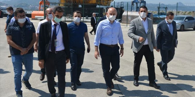 Bakan Karaismailoğlu Giresun Limanı'ndaki çalışmaları inceledi