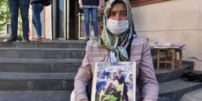 Diyarbakır annelerinden Ay: Evladımı HDP'den istiyorum