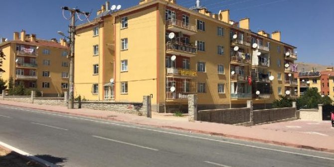 Kadınlar 'altın günü' yaptı, site karantinaya alındı