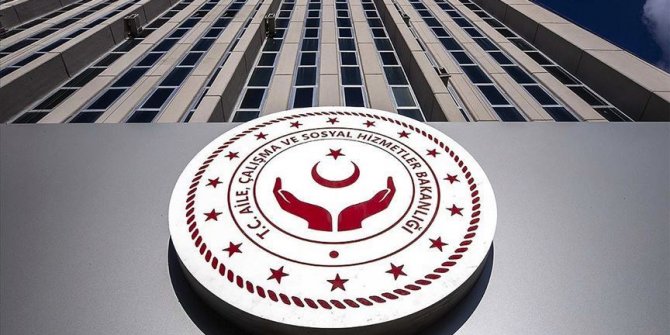 Aile, Çalışma ve Sosyal Hizmetler Bakanlığı bir kitabı 'muzır ve müstehcen' yayın ilan etti