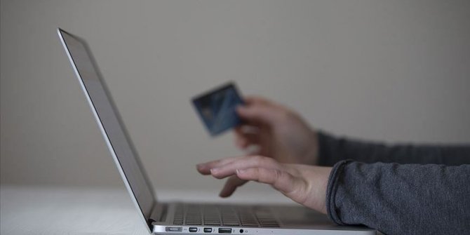 Pandemi sürecinde esnaf 'e-ticaret'e yöneldi