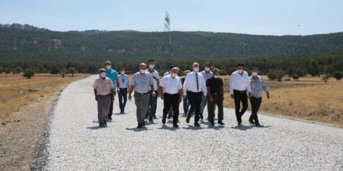 Denizli'yi Salda Gölü'ne bağlayan yolda asfalt çalışması