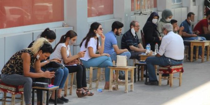 Diyarbakır'da KPSS heyecanı, sosyal mesafeyi unutturdu