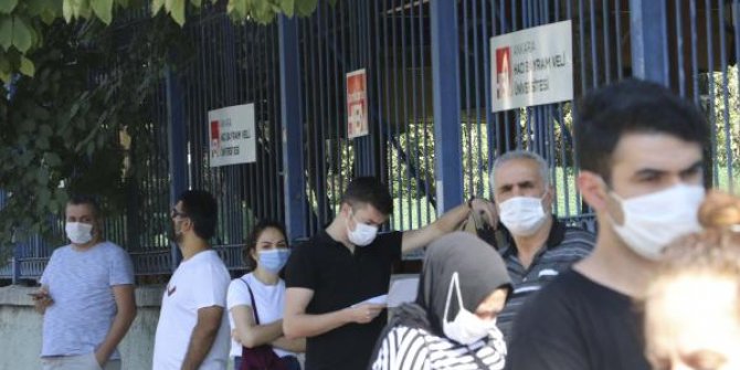 Ankara'da KPSS, koronavirüs önlemleriyle yapıldı