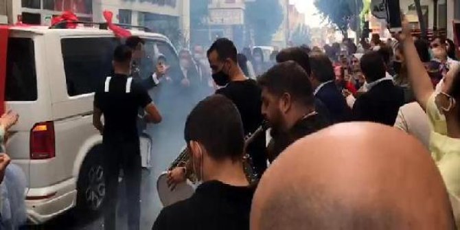 Esenler'de gelin alma, 'Sokak düğününe' döndü