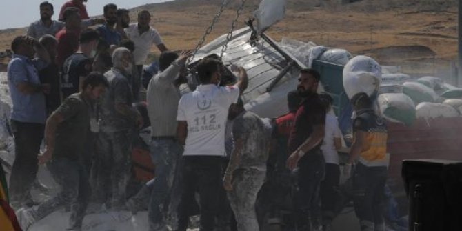 Freni boşalan un yüklü TIR önündeki TIR'a çarptı: 3 ölü, 2 yaralı