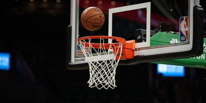 NBA play-off yarı finalinde Lakers ve Bucks ilk galibiyetlerini aldı