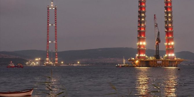 'Simgelerin köprüsü'nde geçici çalışma halatı montajı başladı