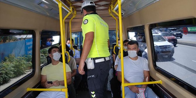 Ankara ve İstanbul'da Kovid-19 tedbirleri kapsamında dolmuşlar denetlendi