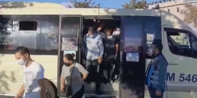 Esenyurt'ta pes dedirttiren görüntü: Minibüsten 33 kişi çıktı